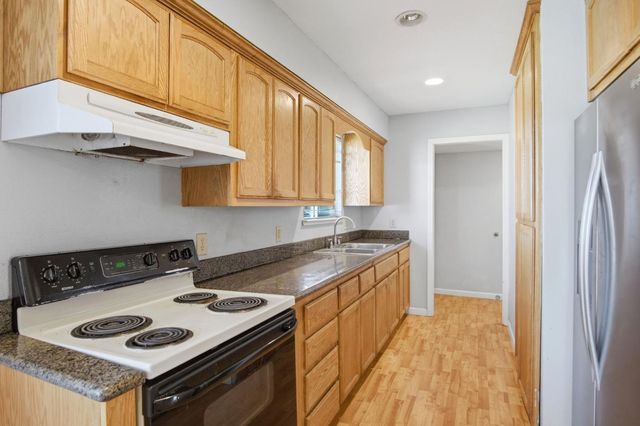 1409 Stonum Rd, Modesto, CA 95351