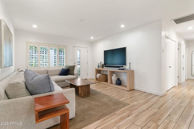 2534 E MEADOWBROOK Avenue, Phoenix, AZ 85016