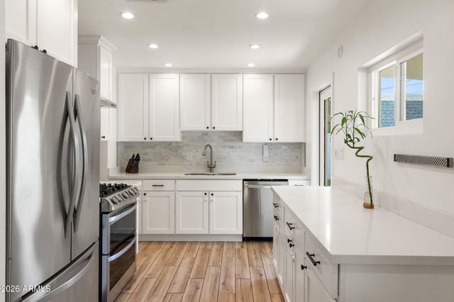 2534 E MEADOWBROOK Avenue, Phoenix, AZ 85016