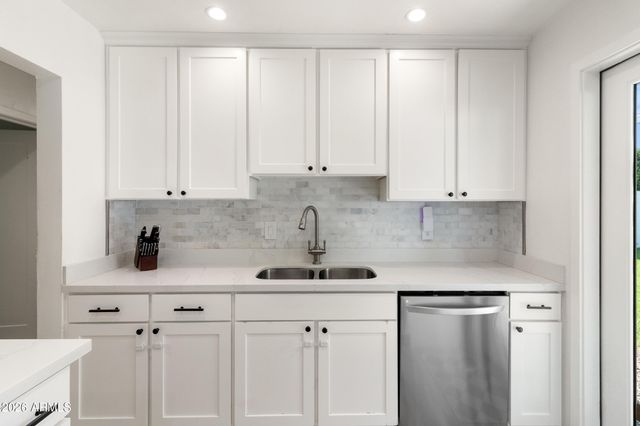 2534 E MEADOWBROOK Avenue, Phoenix, AZ 85016