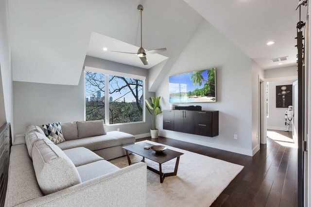 1802 W 10th ST, Austin, TX 78703