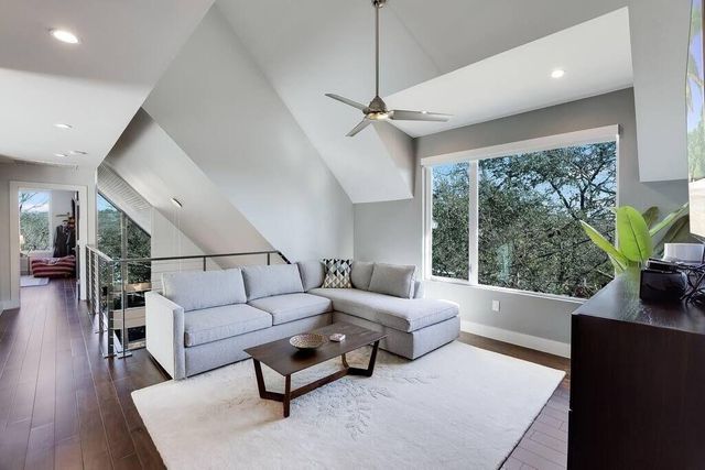 1802 W 10th ST, Austin, TX 78703