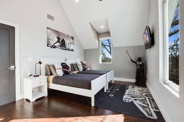 1802 W 10th ST, Austin, TX 78703