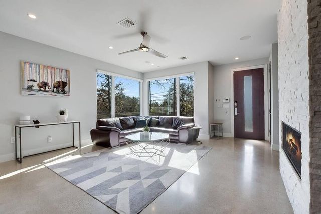 1802 W 10th ST, Austin, TX 78703