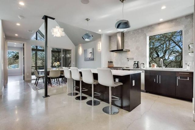 1802 W 10th ST, Austin, TX 78703