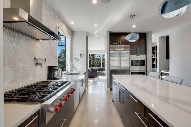 1802 W 10th ST, Austin, TX 78703