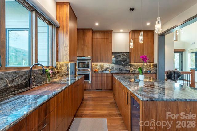 158 Riverbend Forest Drive, Asheville, NC 28805