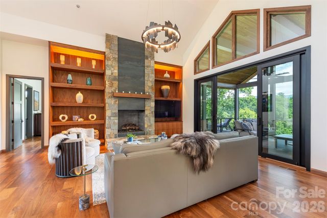 158 Riverbend Forest Drive, Asheville, NC 28805