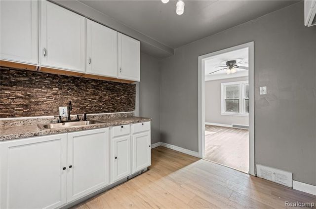 14774 Woodmont Avenue, Detroit, MI 48227