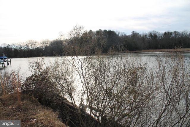 5300 N WILLIAMS CREEK DR, King George, VA 22485