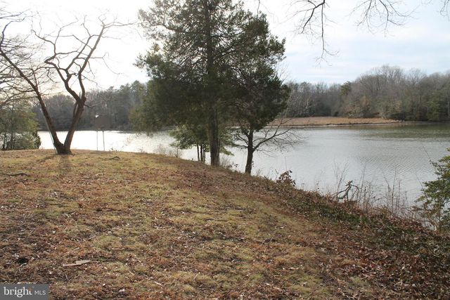 5300 N WILLIAMS CREEK DR, King George, VA 22485