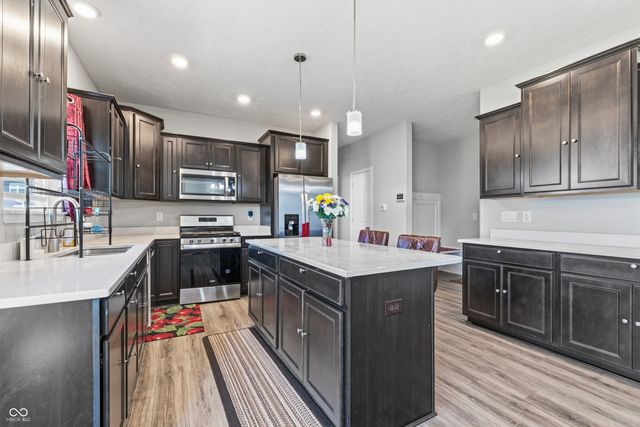 180 Walker Drive, Whiteland, IN 46184