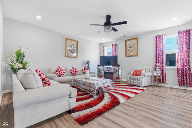 180 Walker Drive, Whiteland, IN 46184