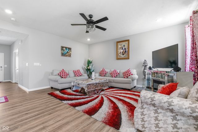 180 Walker Drive, Whiteland, IN 46184