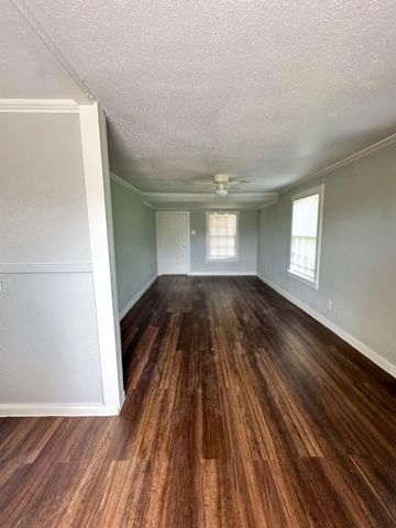 221 2nd Avenue N 2, Texas City, TX 77590