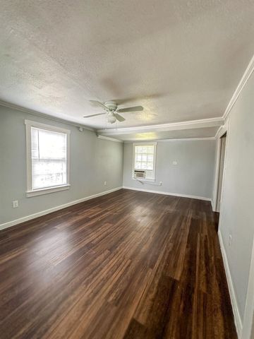 221 2nd Avenue N 2, Texas City, TX 77590