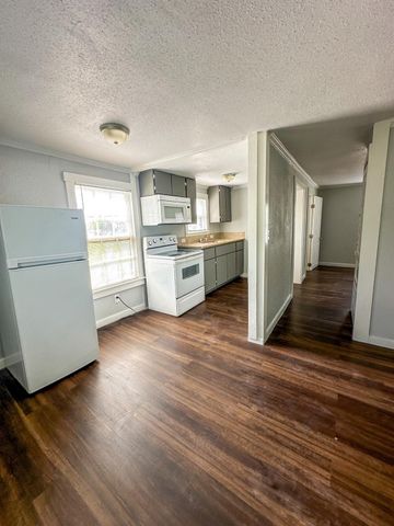 221 2nd Avenue N 2, Texas City, TX 77590