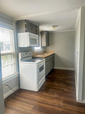 221 2nd Avenue N 2, Texas City, TX 77590
