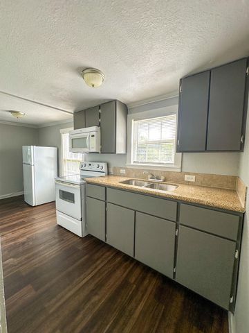 221 2nd Avenue N 2, Texas City, TX 77590