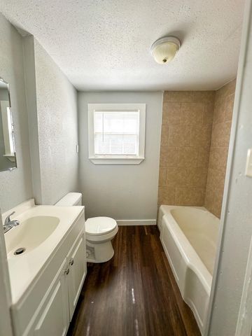 221 2nd Avenue N 2, Texas City, TX 77590