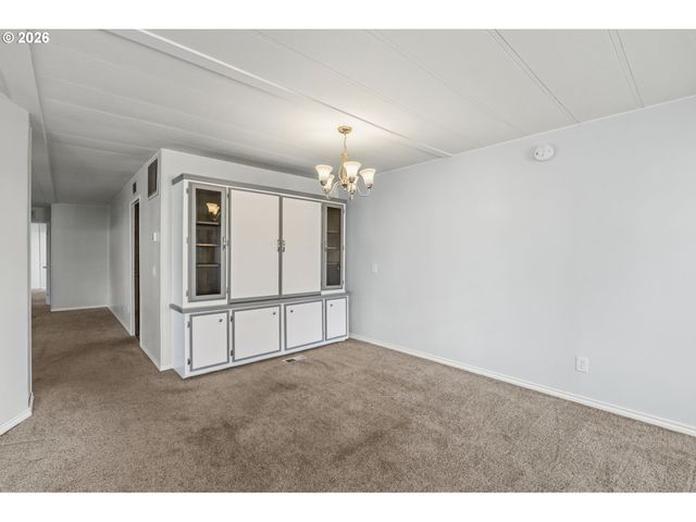 1475 GREEN ACRES Rd 8, Eugene, OR 97408