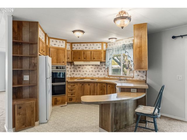 1475 GREEN ACRES Rd 8, Eugene, OR 97408