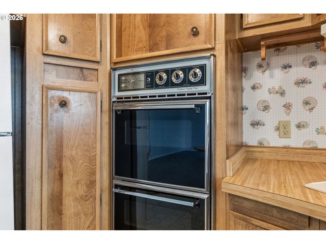 1475 GREEN ACRES Rd 8, Eugene, OR 97408