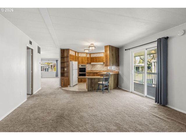 1475 GREEN ACRES Rd 8, Eugene, OR 97408