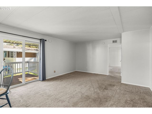 1475 GREEN ACRES Rd 8, Eugene, OR 97408