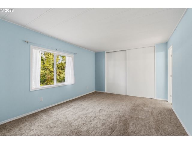 1475 GREEN ACRES Rd 8, Eugene, OR 97408