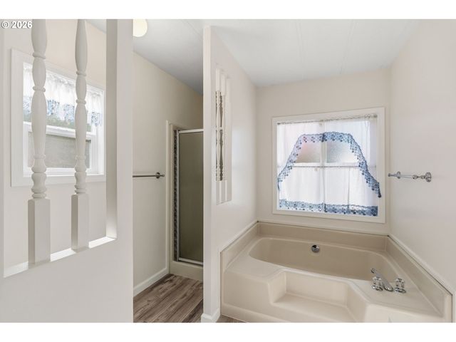 1475 GREEN ACRES Rd 8, Eugene, OR 97408