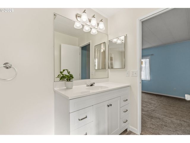 1475 GREEN ACRES Rd 8, Eugene, OR 97408