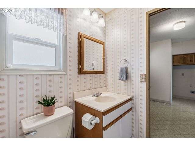 1475 GREEN ACRES Rd 8, Eugene, OR 97408