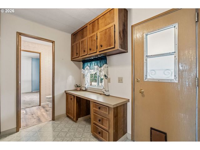 1475 GREEN ACRES Rd 8, Eugene, OR 97408