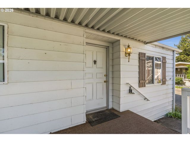 1475 GREEN ACRES Rd 8, Eugene, OR 97408