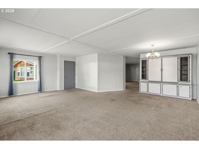 1475 GREEN ACRES Rd 8, Eugene, OR 97408