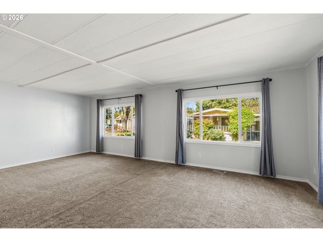 1475 GREEN ACRES Rd 8, Eugene, OR 97408