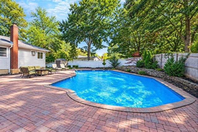 7 Abby Drive, East Northport, NY 11731