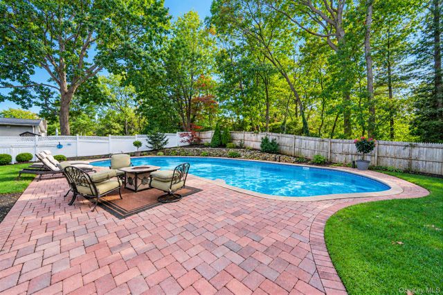7 Abby Drive, East Northport, NY 11731
