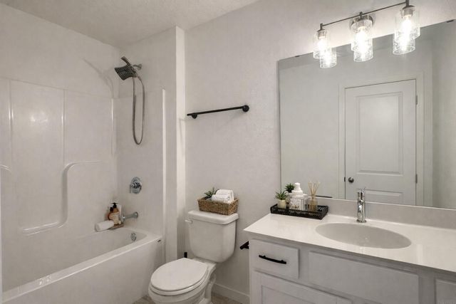 3365 Lincolnshire Road, Waterloo, IA 50701