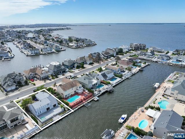 181 Squan Beach Drive, Mantoloking, NJ 08738