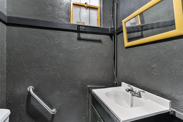 227 E MAIN STREET, Tavares, FL 32778