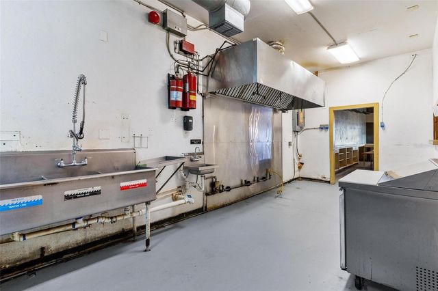 227 E MAIN STREET, Tavares, FL 32778