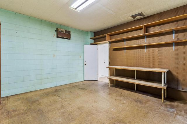 227 E MAIN STREET, Tavares, FL 32778