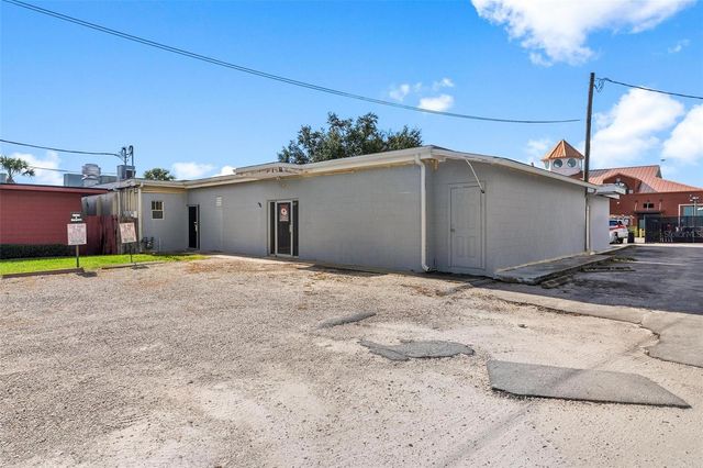 227 E MAIN STREET, Tavares, FL 32778