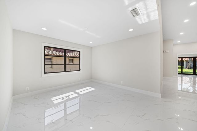 6371 Kings Gate Circle, Delray Beach, FL 33484