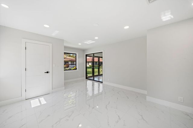 6371 Kings Gate Circle, Delray Beach, FL 33484