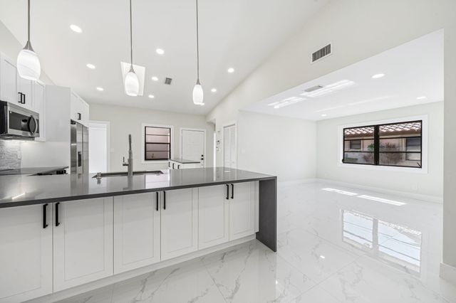 6371 Kings Gate Circle, Delray Beach, FL 33484