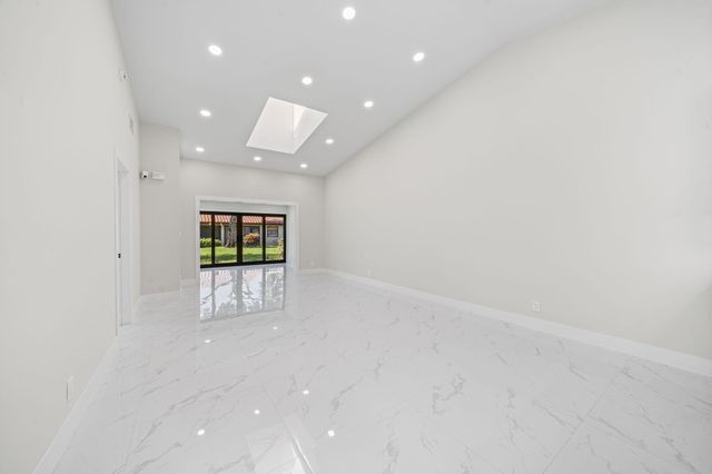 6371 Kings Gate Circle, Delray Beach, FL 33484