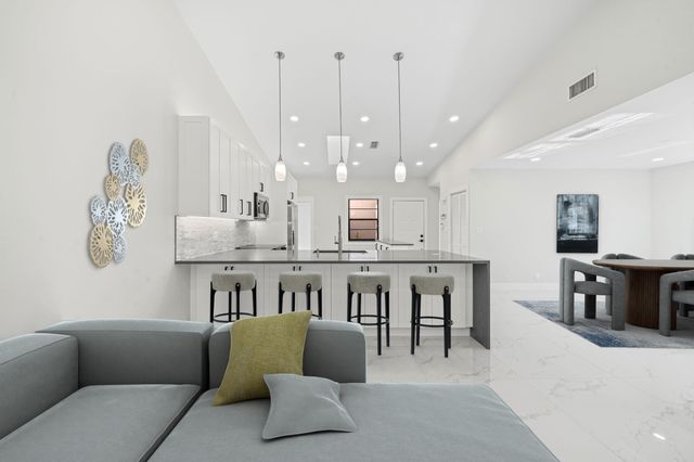 6371 Kings Gate Circle, Delray Beach, FL 33484